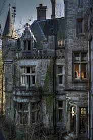 Epingle Par Bret Beebe Sur Spooky Avec Images Maison Abandonnee Chateaux Abandonnes Chateau De Noisy