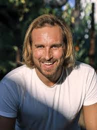 Leon Mccreary's Instagram, Twitter & Facebook