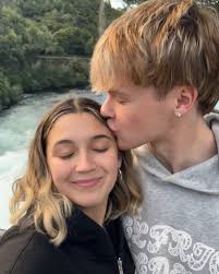 beach, friends & food is all I need 🇦🇺👫🏖️🍟