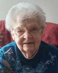 Amanda Grosse's Instagram, Twitter & Facebook