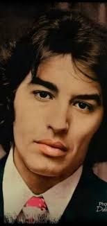 A los 29 años murió el joven cantante claudio valdés, quien fuera más conocido como el gitano, tras un accidente de tránsito ocurrido la la madrugada del domingo 25 de julio en la comuna de talcahuano, región del biobío. Sandro El Gitano Amado