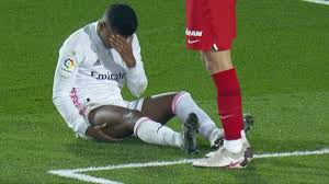 Casemiro headed in a marco asensio cross to give his side the lead before karim benzema sealed real's sixth successive victory with a low drive. Lesion De Rodrygo Goes En El Real Madrid Granada Eurosport