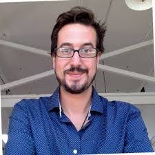 Roberto Casanueva's Instagram, Twitter & Facebook