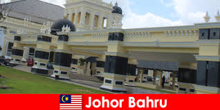 Contextual translation of bangunan bersejarah di johor bahau into english. Johor Bahru Bandar Di Pelabuhan Itu Menarik Bukan Sahaja Yang Beriman Kepada Masjid Lama Tetapi Juga Pelancong Negara Percutian