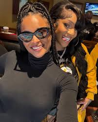 Good Times! 🖤💛