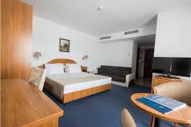 Am luat bilete si vom fi acolo in 2 august. Savoy Mamaia Paralela 45