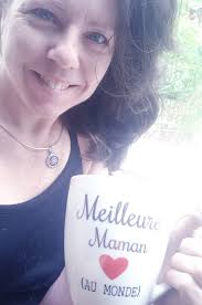 The past 5 yrs or so, I've been acquiring sentimental mugs.. a way of  maximizing my coffee consuming experiences.. This is my favourite one 😊🤗  ☕ (Translates to: Best Mom 💖 in the world)