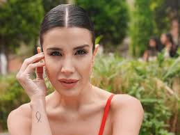 Andrea Rincón sorprendió con una foto ultra hot en medio de su internación:  El pridinol la pone mimosa