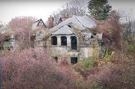 Formerly one of newport's grandest estates, the bells sits in disrepair at brenton point state park on the ocean drive here in newport, ri. This Fantastic Footage Takes You Inside The Bells In Rhode Island
