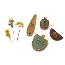 I live in the us, so i can only attest for where to find dried flowers in my country. How To Preserve And Prepare Organics For Floral Resin Jewelry Tutorial Video Nunn Design