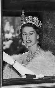 E' la primogenita del duca di york e di elisabetta, duchessa di york. Il Podcast Segreti Reali Cosi Lilibet E Diventata La Regina Elisabetta Ii