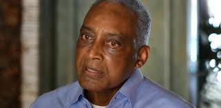 Reconocen dominicano creador de la técnica de mamoplastia de simetría  triangular