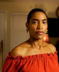 Amanda Hinds's Instagram, Twitter & Facebook