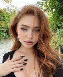 Jessica Lennox's Instagram, Twitter & Facebook