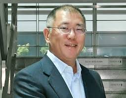 정의선 체제로 들어서면서 현대건설과 현대엔지니어링(현대eng) 합병설이 다시 주목을 받지만, 가능성에는 회의적 시선이 많다. ì •ì˜ì„  ì‹œëŒ€ì˜ í˜„ëŒ€ì°¨ ë³µìž¡í•œ ìˆœí™˜ì¶œìžêµ¬ì¡° í•´ê²°ì´ ê¸‰ì„ ë¬´ ì¤'ì•™ì¼ë³´