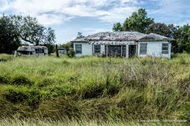 Two Abandoned Farm Houses And Old Ford Econoline Motor Home Near West Sinton Texas Abandoned Farm Houses Old Farm Houses Abandoned Houses