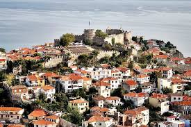 Κατά τους βυζαντινούς χρόνους και αργότερα έγιναν αλλεπάλληλες ανακατασκευές και. Froyrio Kabalas Ellhnika Kastra