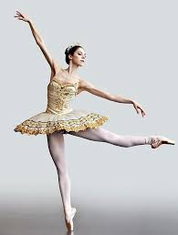 Striking Gold And Cream Tutu Her Placement Is Perfect Pointy Paczka Baletowa Http Stakato Pl Dance Photography Dance Poses Ballet Beautiful