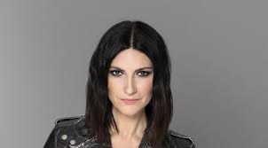 La cantante italiana se alzó como ganadora del golden globe a mejor canción original durante la 78 entrega de los premios. Laura Pausini Artist Www Grammy Com