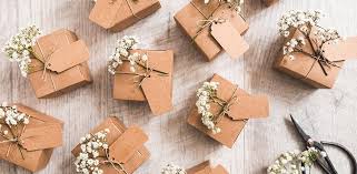 Anda boleh pilih sama ada mahu menggunakan bunga telur atau memasukkan ke dalam bekas telur. 23 Idea Kreatif Doorgift Kahwin Goodies Update 2021
