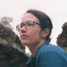 Luisa Mitchell (@luisayarns)