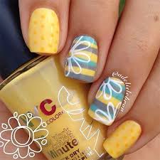 Cute floral shapes and basic stickers make a huge difference for your nails. 16 Simple Spring Summer Flower Nails Best New Diy Home Manicure Design Holicoffee