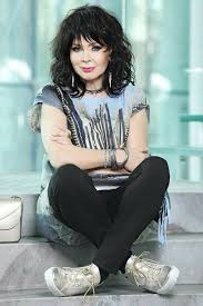 22 april 1955) is a polish singer and film actress, best known for her 1980 hits tyle samo prawd ile kłamstw and wszystko czego dziś chcę, as well as. Izabela Trojanowska Jestem Aktorka Spiewajaca Magazyn Vip
