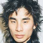 今の髪型のまま春まで遊べるアイデア ちょいカットやゆるパーマ 結び方で 髪型 男性の髪 パーマ