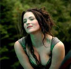 Jennifer bini taylor cleavage - Hot Nude Photos.