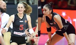 1.84 m boyundaki şenoğlu smaçör pozisyonunda oynamaktadır. Vakifbank A Geri Donuyorlar Voleybolunsesi