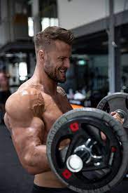 While reprising the god of thunder for phase 4 of the mcu is a highlight on hemsworth's list of upcoming releases. How To Get Chris Hemsworth S Arms In Thor Love And Thunder British Gq