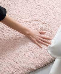 Der teppich wurde von uns immer gepflegt. Flauschiger Runder Hochflor Teppich Leighton In Rosa Westwingnow