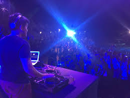 Dj Paco Spinning At The Massive 2015 Pool Party Pool Party Night Life Life