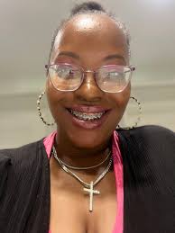 A simple beat to the face! Eyebrows, mascara, lip, and eyeshadow.....am I  the only one that doesn't like to use foundation