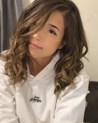 The post suggested that women are deceptive for using makeup to trick guys. Pokimane Without Makeup Edukasi News