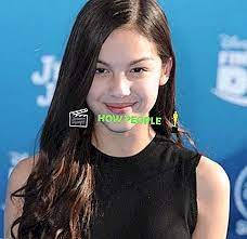 And now, olivia rodrigo and joshua bassett duetting on hsm:tm:tsthe teen pop stars: Olivia Rodrigo Grosse Alter Freund Familie Biografie Vermogen