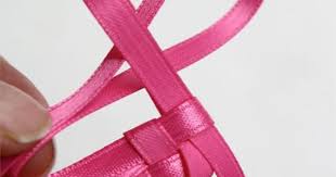 Como Decorar Una Vincha O Cintillo Con Cinta Trenzada Vinchas Con Cintas Pulseras De Cinta Manualidades Con Cintas