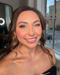 Meet Destiny, a make-up artist, stylist and photographer who creates custom  photo shoot experiences that highlights each person's unique personality.  You can chat with her business at: https://m.me/sweetheartpinup We're  excited to bring