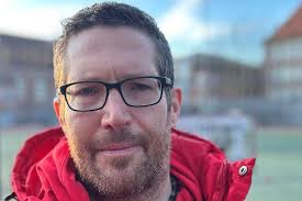 Ansprechpartner:innen