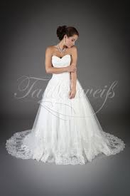 Hochzeitskleid prinzessin schwarz schwarzes kleid mit herzausschnitt trompete meerjungfrau kleid herzausschnitt hochzeitskleid schwarz plus brautkleider hochzeitskleid mit tiefen ausschnitt. Romantisches Brautkleid Tw0132b Aus Tull Und Spitze