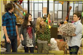 Gibby has lost his head once again and recruit carly and jamie to hunt down whoever has igibby's head. Ienrage Gibby Icarly Wiki Fandom