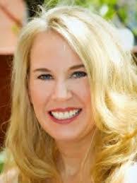 Elise Crowley's Instagram, Twitter & Facebook