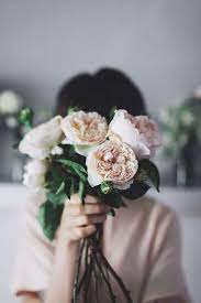 Flowers have a way to bring life to their surroundings and the more beautiful flowers we surround ourself with the happier we are! Mynamewrittenonhishands Pretty Flowers Flowers Photography Beautiful Flowers