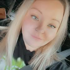 Kelly Baucom updated her status.