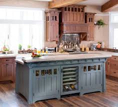 Conviviale la cuisine avec îlot central est un must des cuisines d aujourd hui. Modele Hotte De Cuisine Rustique En Bois Recherche Google Mission Style Kitchens Mission Style Kitchen Cabinets Kitchen Cabinet Styles