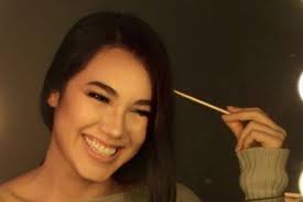 Yang penting bisa spend waktu bersama. 10 Potret Michella Putri Mantan Randy Pangalila Yang Cantik Menawan