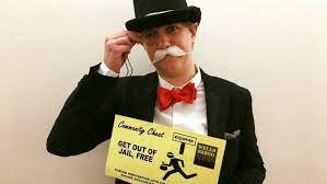 Costume by lindsay f., edgewater, fl. Meet The Monopoly Man Who Photo Bombed Former Equifax Ceo Cbc Radio