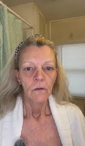 Video Review of SNOW Exfoliating Sugar Lip Scrub With Pomegranate & Jojoba:  Cyan 1.06 oz by {{userName}}