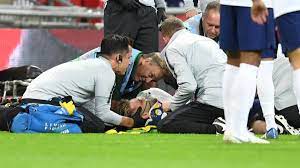 Shaw, 23, who was carried off with a head injury on england duty against spain on 8 september, completed the whole match on saturday as manchester united fought back to beat newcastle. Horror Unfall England Star Luke Shaw Gegen Spanien Verletzt Sportbuzzer De