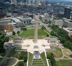 Kansas City Liberty Memorial Honors The Fallen Soldiers Of Wwi There S A Huge Fourth Of July Celebration Al Kansas City Missouri Kansas City Kansas Missouri